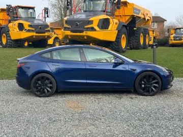 TESLA Model 3 Standard   1. HD   8-Fach   Weißes Leder