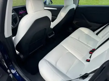 TESLA Model 3 Standard   1. HD   8-Fach   Weißes Leder