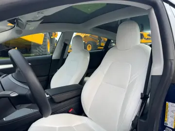 TESLA Model 3 Standard   1. HD   8-Fach   Weißes Leder