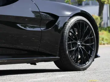 ASTON MARTIN V8 Vantage Coupé