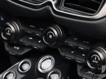 ASTON MARTIN V8 Vantage Roadster SportsPlusPack Blac…