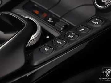 ASTON MARTIN V8 Vantage Roadster SportsPlusPack Blac…