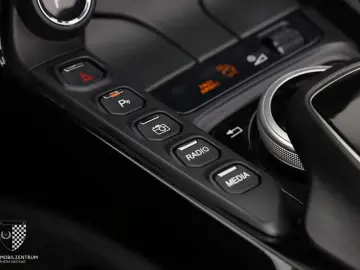 ASTON MARTIN V8 Vantage Roadster SportsPlusPack Blac…