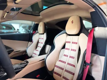 Ferrari 12CILINDRI LIFT FULL CARBON PANO DISPLAY