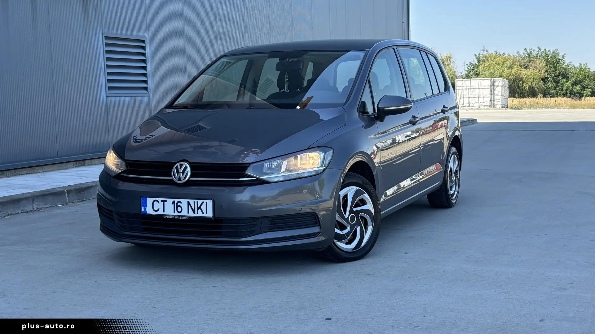 VOLKSWAGEN Touran