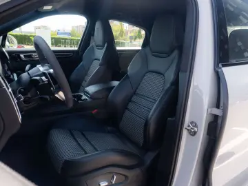 Porsche Cayenne Coupe E-Hybrid