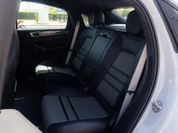 Porsche Cayenne Coupe E-Hybrid