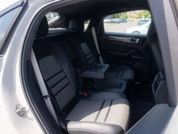 Porsche Cayenne Coupe E-Hybrid