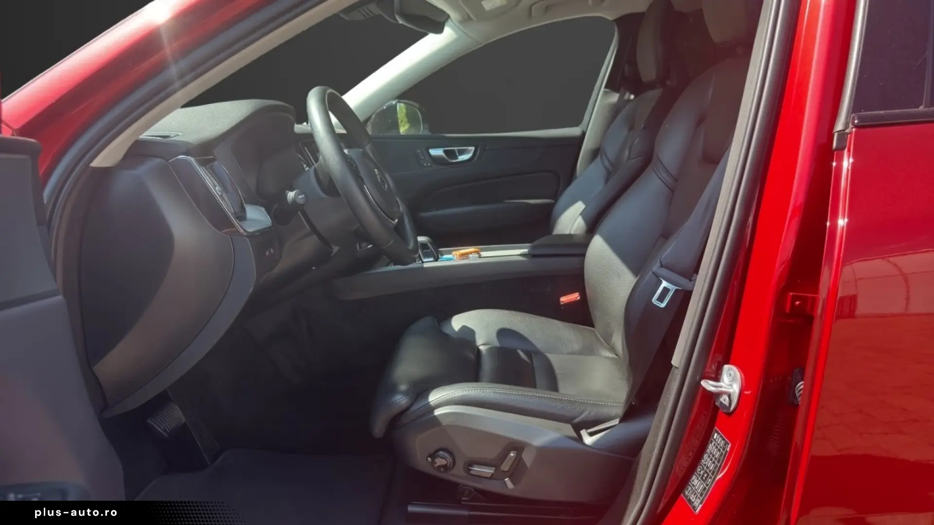 Volvo XC60 T6 AWD Dark Plus   TVA deductibil   garantie