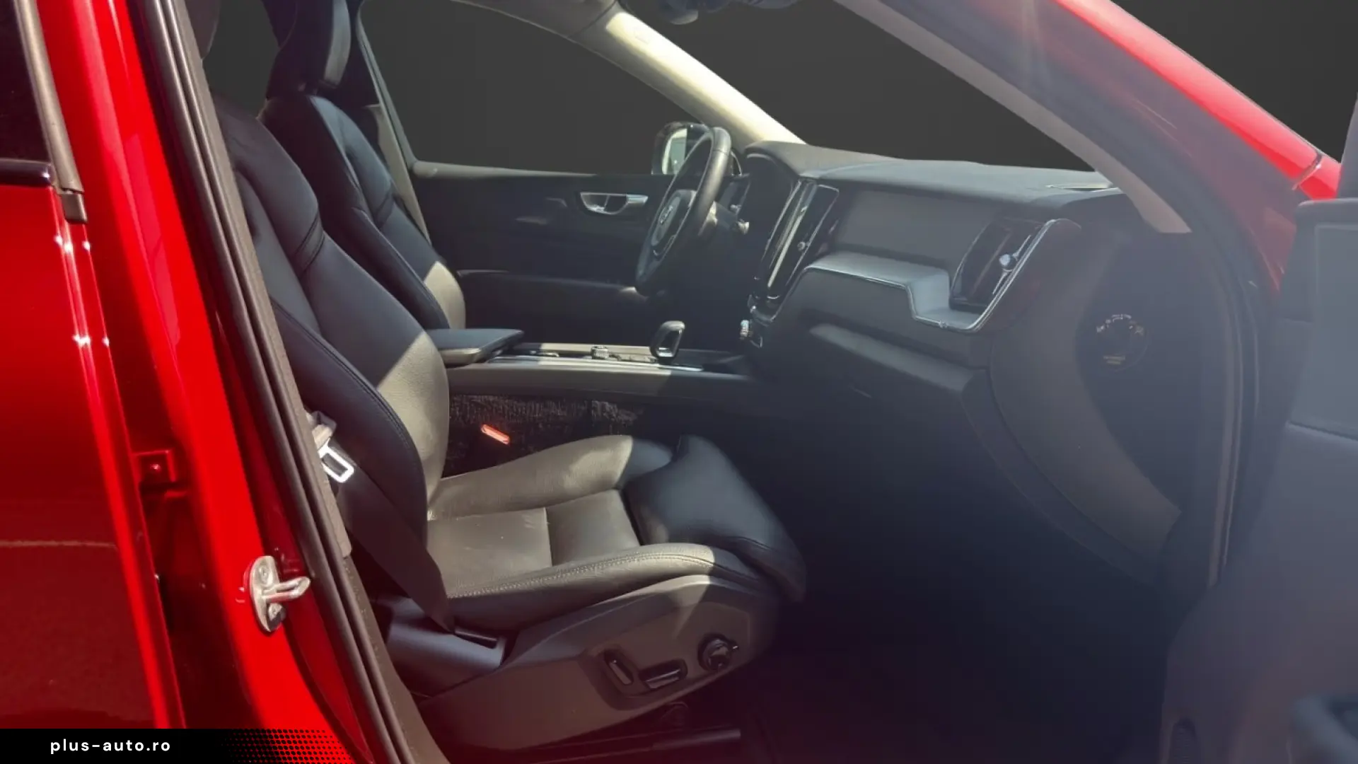 Volvo XC60 T6 AWD Dark Plus   TVA deductibil   garantie