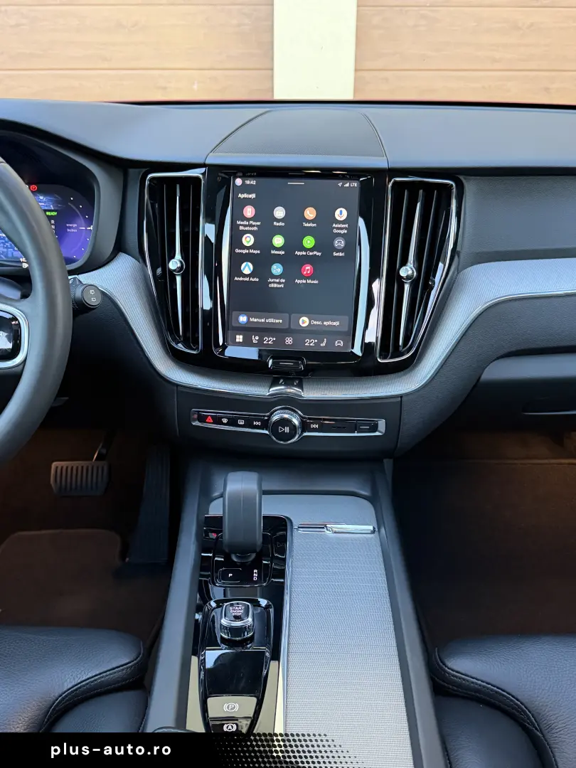 Volvo XC60 T6 AWD Dark Plus   TVA deductibil   garantie