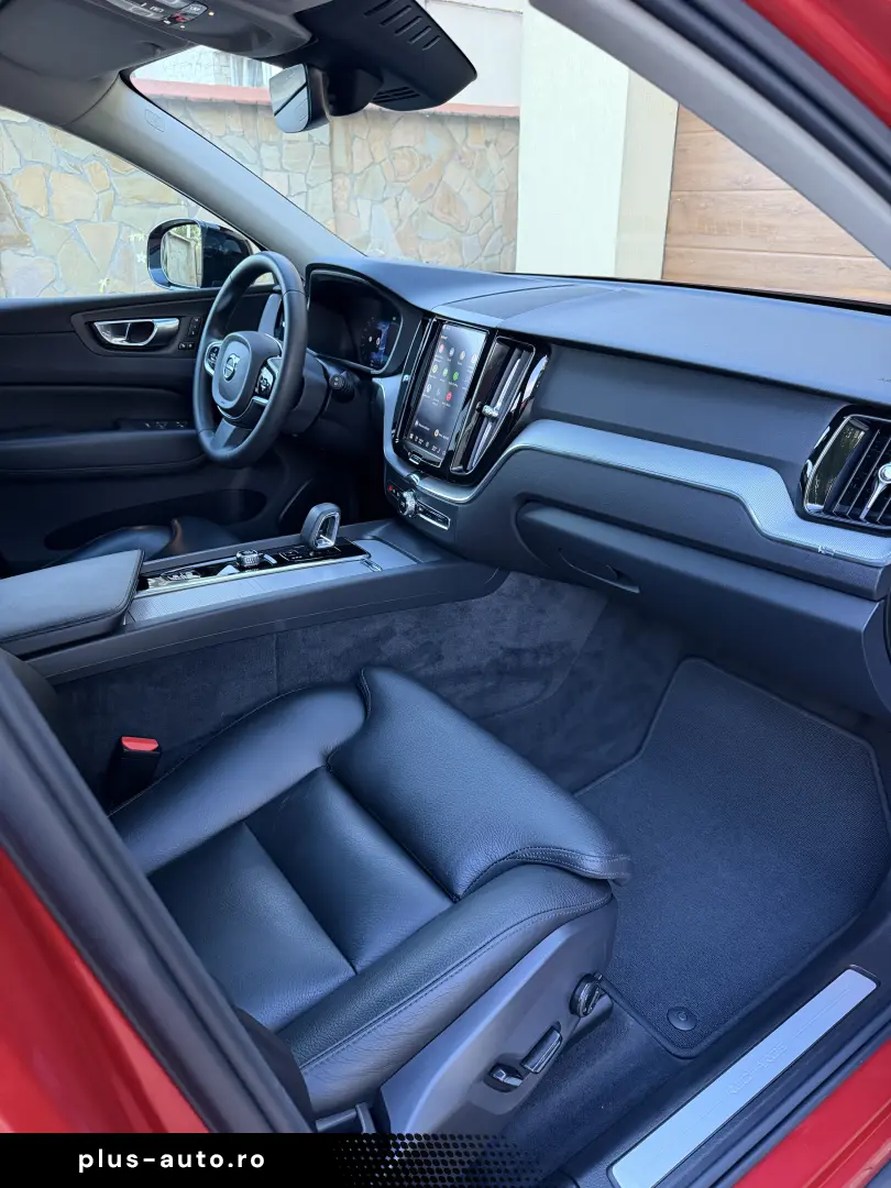 Volvo XC60 T6 AWD Dark Plus   TVA deductibil   garantie