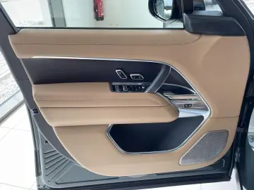 LAND ROVER Range Rover P530 Autobiography