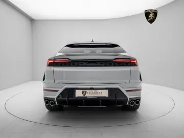 Lamborghini Urus SE I Akrapovic I