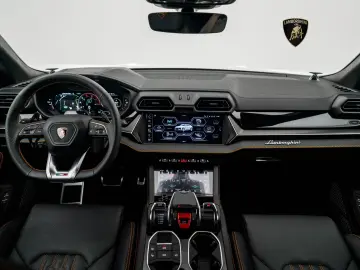 Lamborghini Urus SE I Akrapovic I
