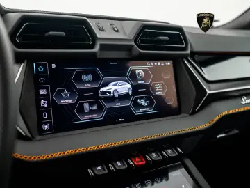 Lamborghini Urus SE I Akrapovic I