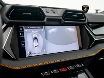 Lamborghini Urus SE I Akrapovic I