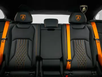 Lamborghini Urus SE I Akrapovic I
