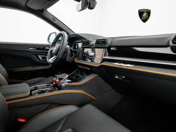 Lamborghini Urus SE I Akrapovic I