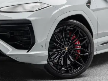 Lamborghini Urus SE Akrapovic Carbon Roof