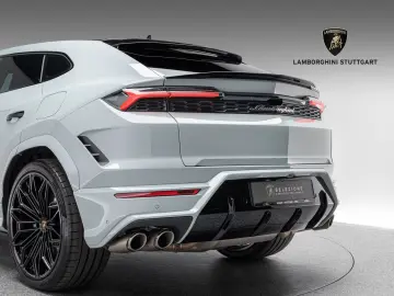 Lamborghini Urus SE Akrapovic Carbon Roof