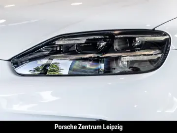 Porsche Cayenne Electric Panorama Chrono passenger display