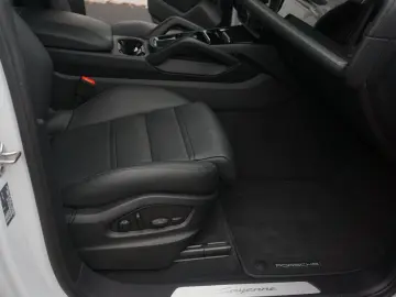 PORSCHE Cayenne Coupe E-Hybrid SportDesign HAL Luft AHK