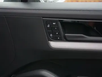 PORSCHE Cayenne Coupe E-Hybrid SportDesign HAL Luft AHK