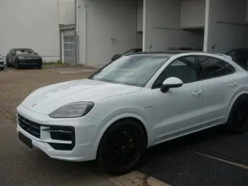 PORSCHE Cayenne Coupe E-Hybrid SportDesign HAL Luft AHK