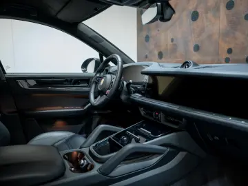 PORSCHE Cayenne Coupe Turbo E-Hybrid mit GT-Paket TECHAR