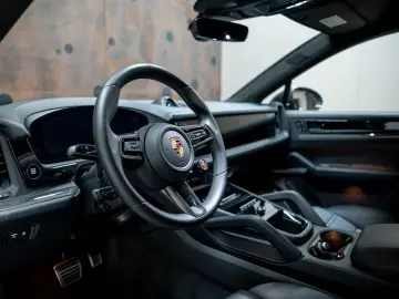 PORSCHE Cayenne Coupe Turbo E-Hybrid mit GT-Paket TECHAR