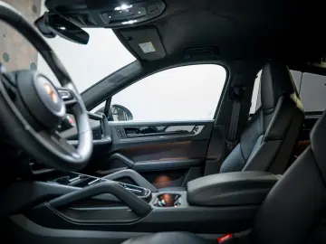 PORSCHE Cayenne Coupe Turbo E-Hybrid mit GT-Paket TECHAR
