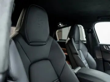 PORSCHE Cayenne Coupe Turbo E-Hybrid mit GT-Paket TECHAR