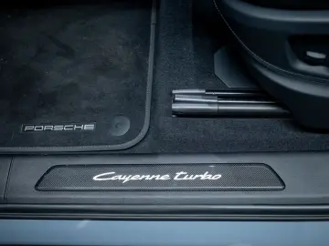 PORSCHE Cayenne Coupe Turbo E-Hybrid mit GT-Paket TECHAR