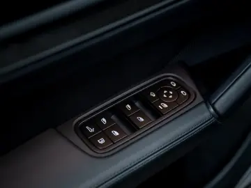 PORSCHE Cayenne Coupe Turbo E-Hybrid mit GT-Paket TECHAR