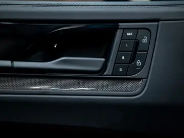 PORSCHE Cayenne Coupe Turbo E-Hybrid mit GT-Paket TECHAR