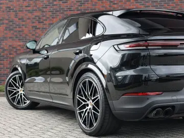 PORSCHE Cayenne Coupe E-Hybrid