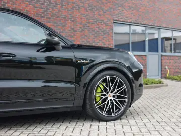 PORSCHE Cayenne Coupe E-Hybrid