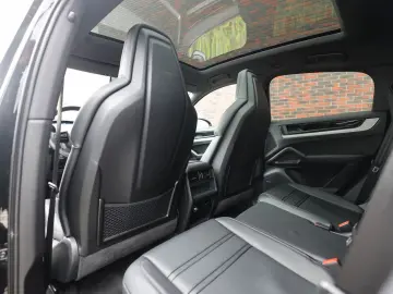 PORSCHE Cayenne Coupe E-Hybrid
