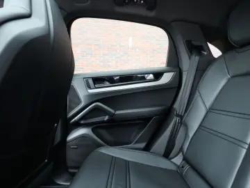 PORSCHE Cayenne Coupe E-Hybrid