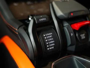 LAMBORGHINI Urus 4.0 V8 PHEV SE   Arancio Borealls   B&O 3D