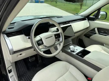 LAND ROVER Range Rover SV P615 LWB  SV Bespoke  Rear TV  23