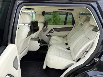 LAND ROVER Range Rover SV P615 LWB  SV Bespoke  Rear TV  23