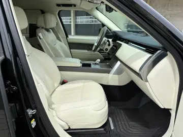 LAND ROVER Range Rover SV P615 LWB  SV Bespoke  Rear TV  23
