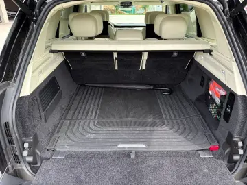 LAND ROVER Range Rover SV P615 LWB  SV Bespoke  Rear TV  23