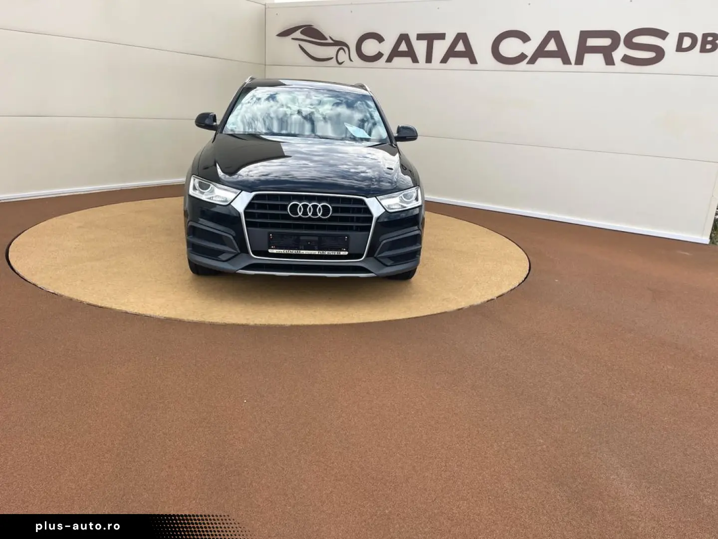 Audi Q3 2.0TDI  150CP  BI-Xenon  Navi  Keyless  Pilot  PDC