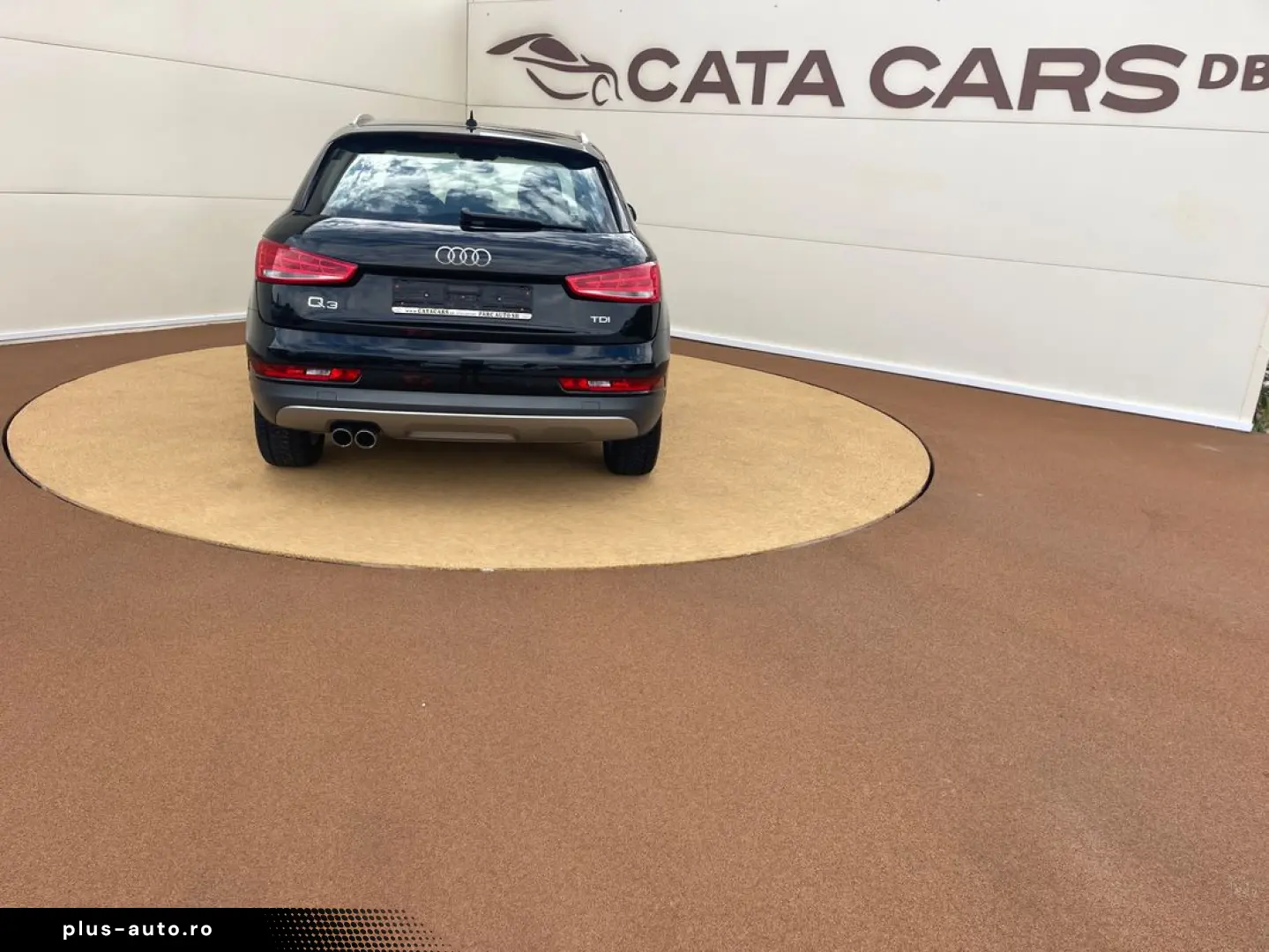 Audi Q3 2.0TDI  150CP  BI-Xenon  Navi  Keyless  Pilot  PDC