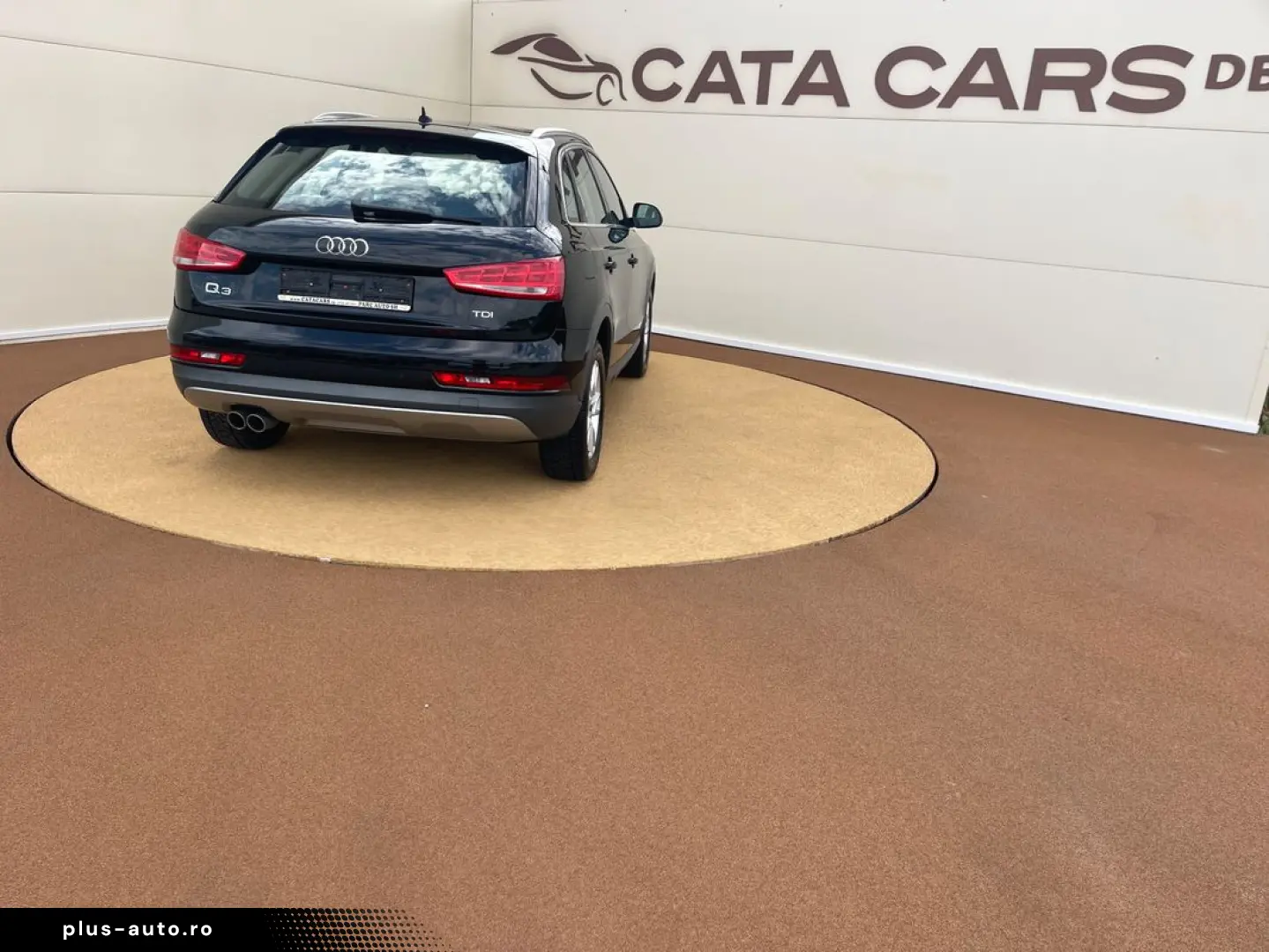 Audi Q3 2.0TDI  150CP  BI-Xenon  Navi  Keyless  Pilot  PDC