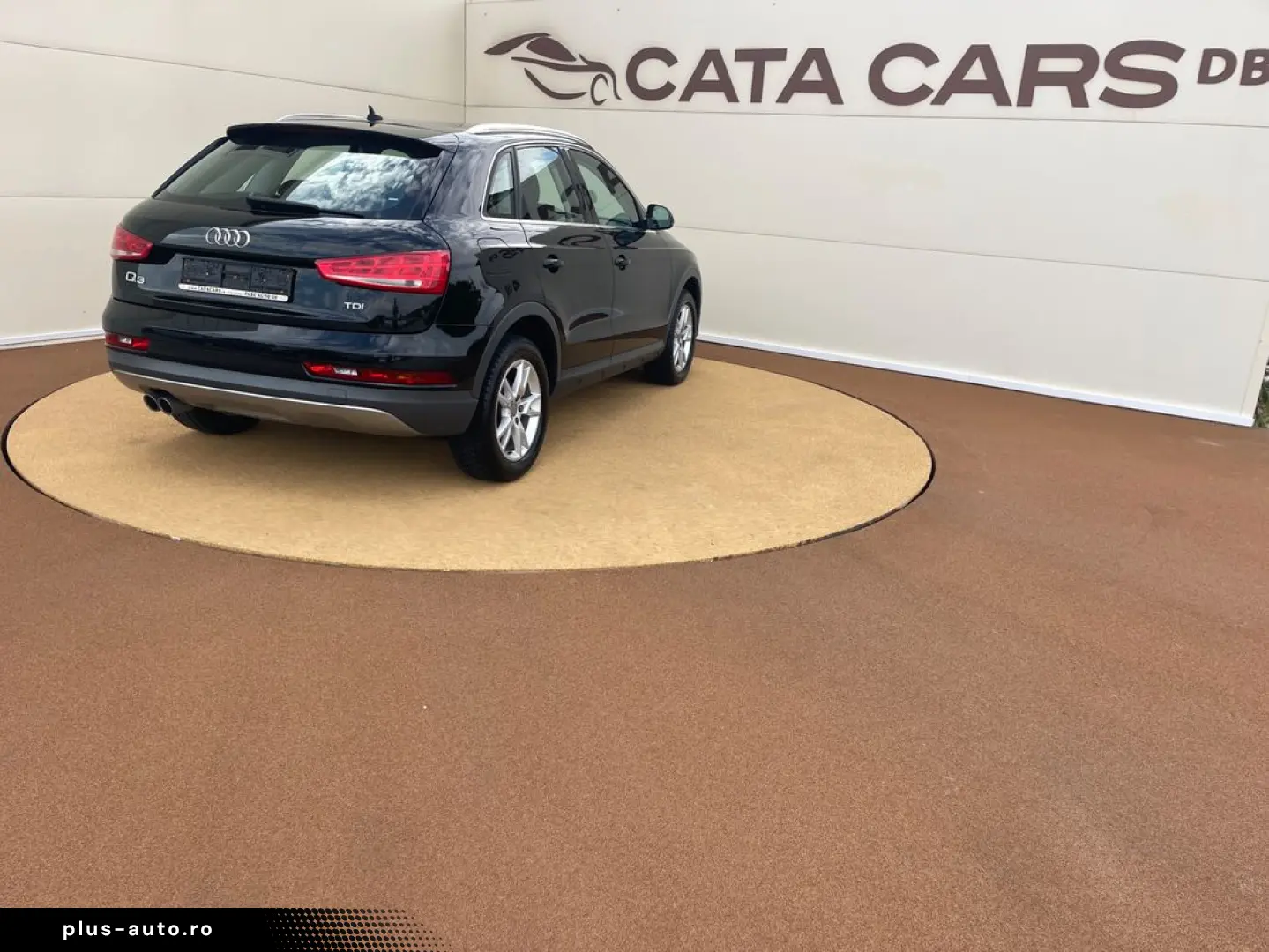 Audi Q3 2.0TDI  150CP  BI-Xenon  Navi  Keyless  Pilot  PDC