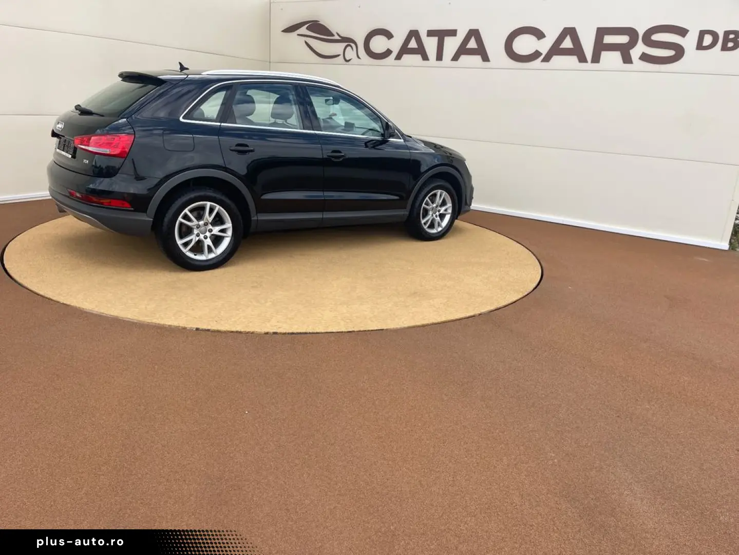 Audi Q3 2.0TDI  150CP  BI-Xenon  Navi  Keyless  Pilot  PDC